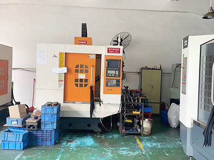 精密五金制造數(shù)控車床加工設(shè)備工廠實(shí)拍2