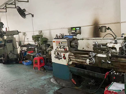 精密五金制造數(shù)控車床加工設(shè)備工廠實(shí)拍4